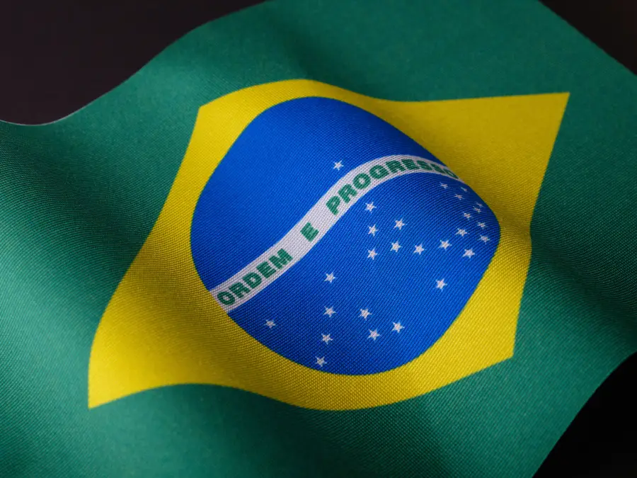 Crédito: Engin Akrut do Unsplash - Bandeira do Brasil