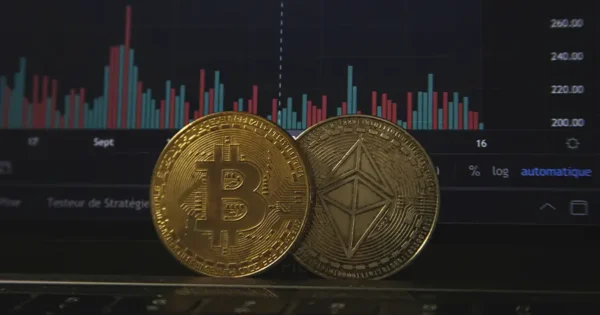 Especialistas discutem o futuro das apostas com criptomoedas no Brasil durante o Payment Expert Summit.